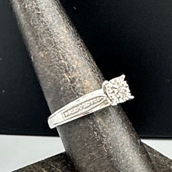 Sterling Silver Diamond Ring - Picture 2 of 5